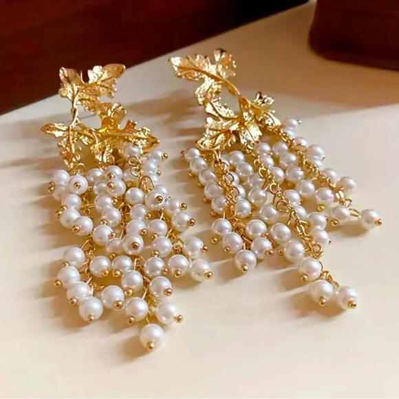 Anthropologie Gingko Leaf Pearl Drop Earrings - Picture 3 of 8